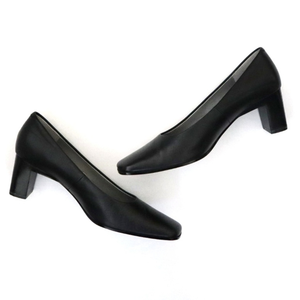 Caressa Ultima Series Classic Square Toe Blk Pumps